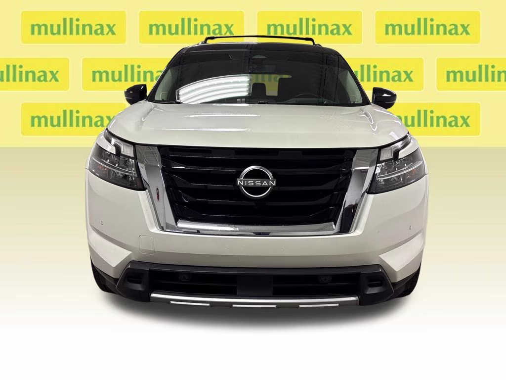 2023 Pearl White Tricoat/Super Black Nissan Pathfinder Platinum FWD SUV
