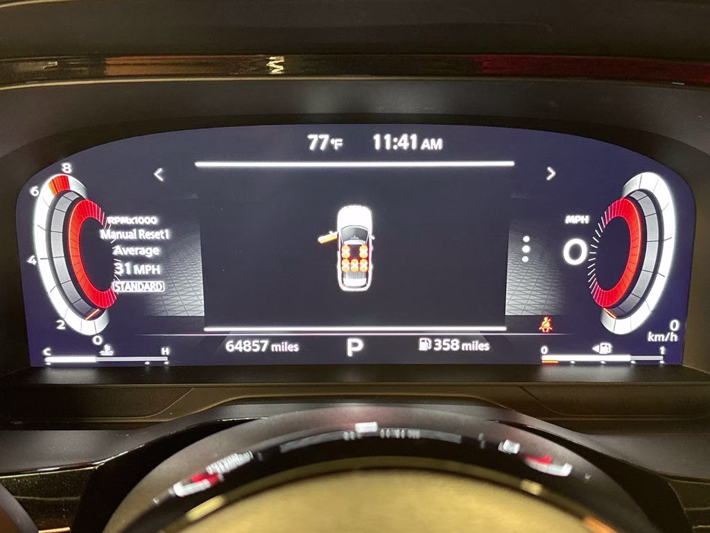2023 Pearl White Tricoat/Super Black Nissan Pathfinder Platinum FWD SUV