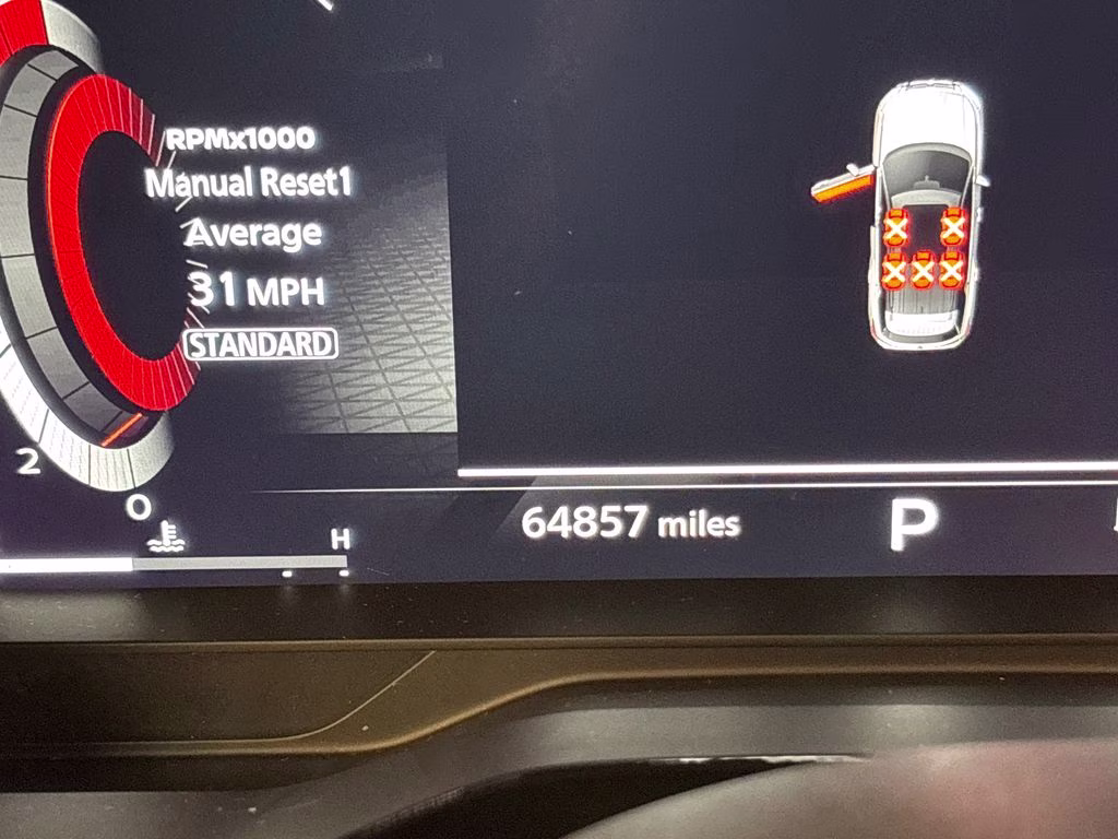 2023 Pearl White Tricoat/Super Black Nissan Pathfinder Platinum FWD SUV