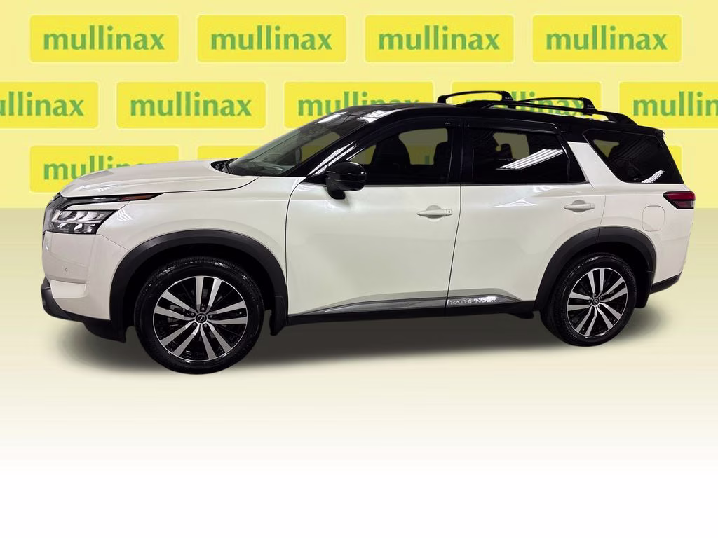 2023 Pearl White Tricoat/Super Black Nissan Pathfinder Platinum FWD SUV
