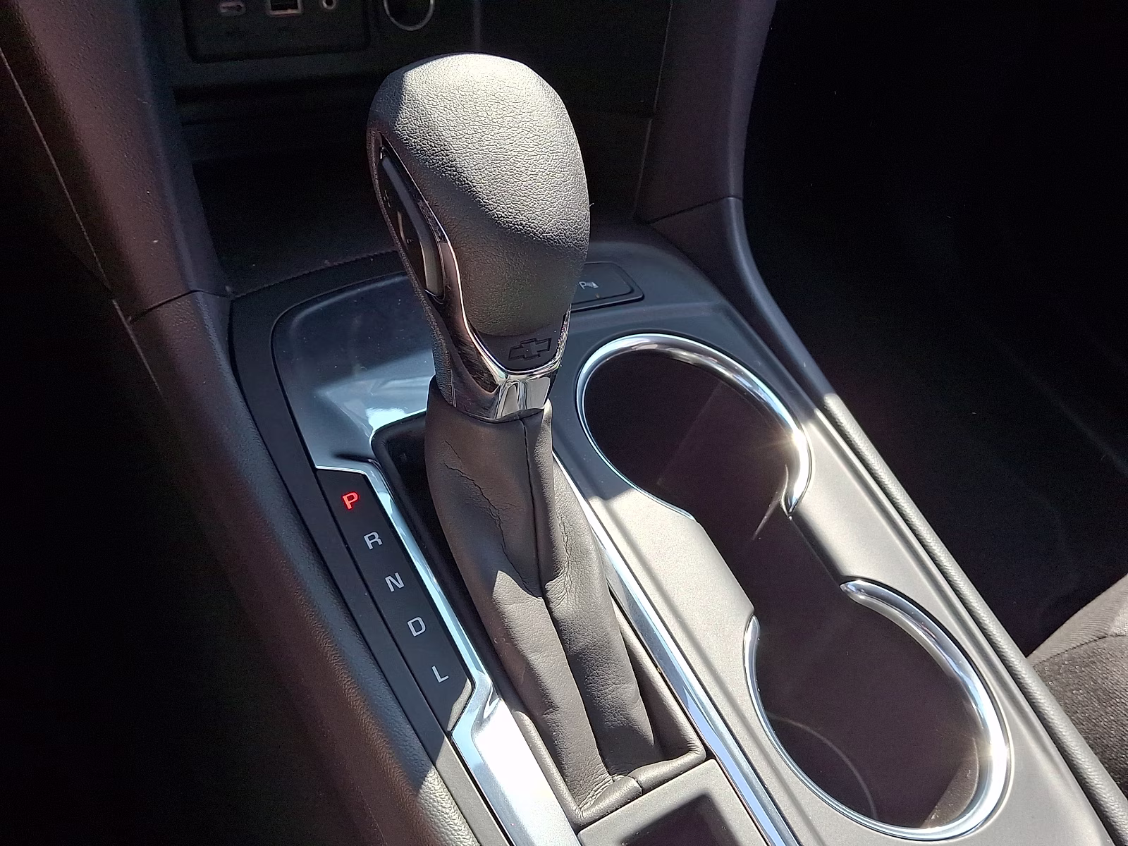 2023 Summit White - GAZ Chevrolet Equinox FWD LT FWD