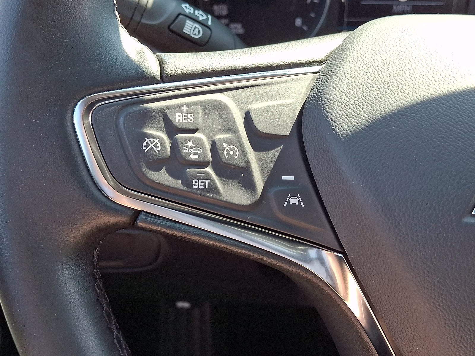 2023 Summit White - GAZ Chevrolet Equinox FWD LT FWD
