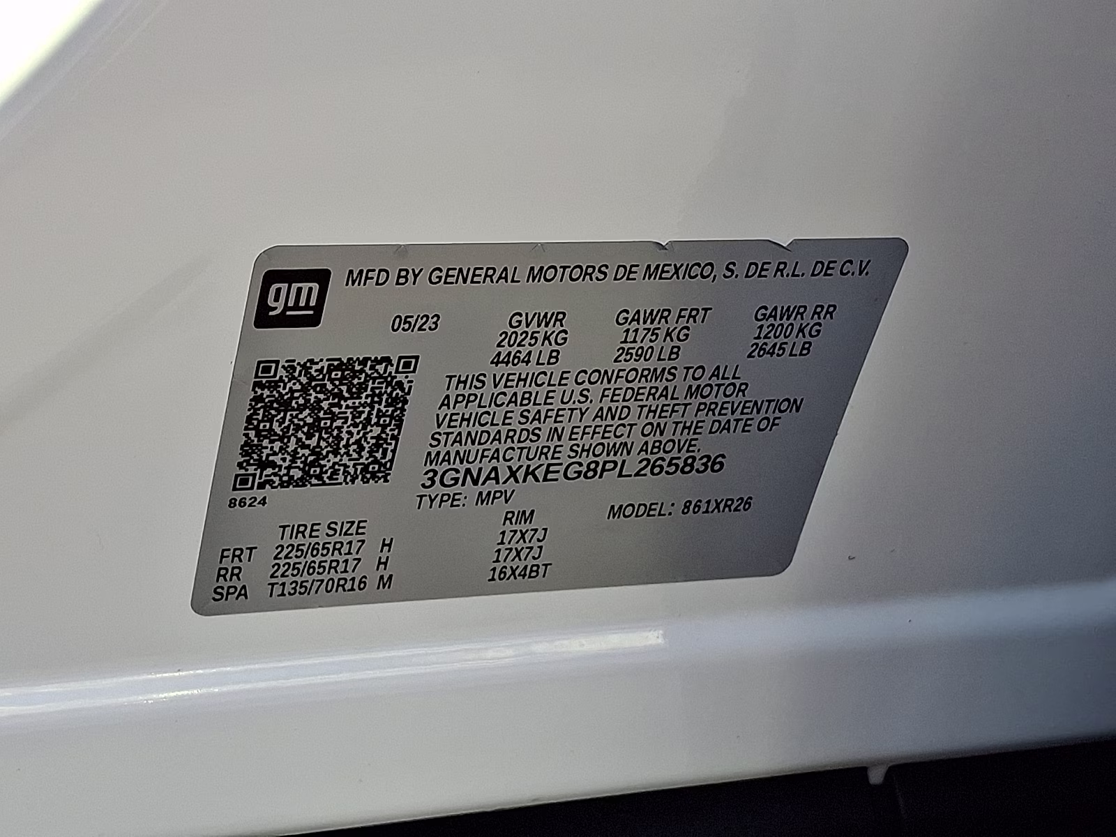 2023 Summit White - GAZ Chevrolet Equinox FWD LT FWD