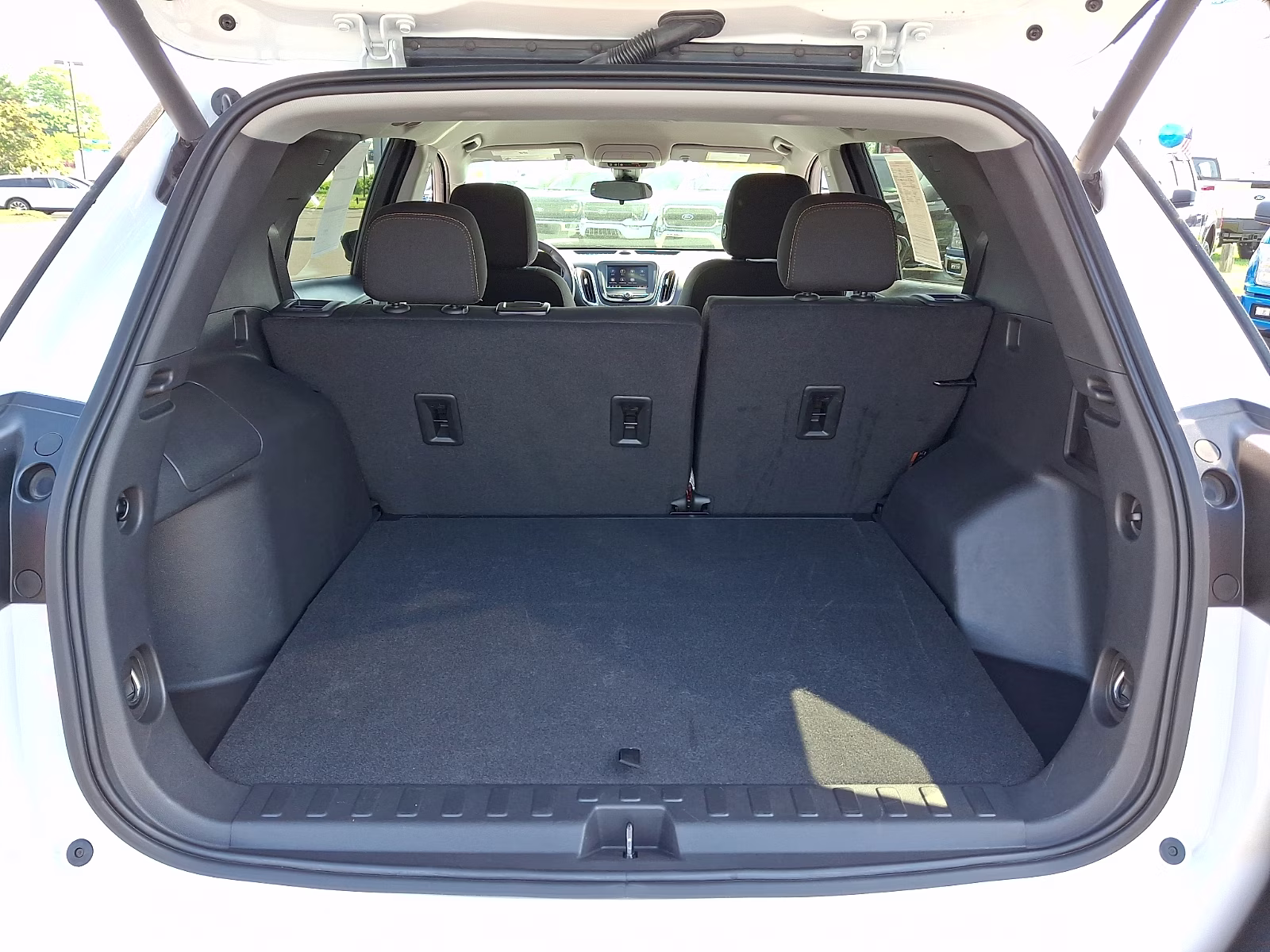 2023 Summit White - GAZ Chevrolet Equinox FWD LT FWD