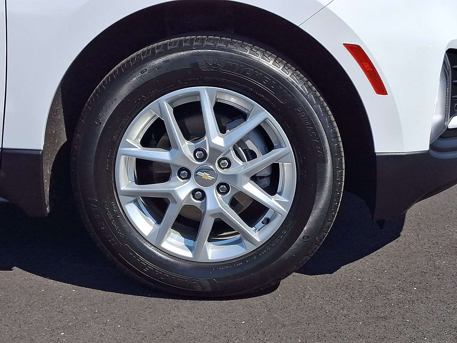 2023 Summit White - GAZ Chevrolet Equinox FWD LT FWD