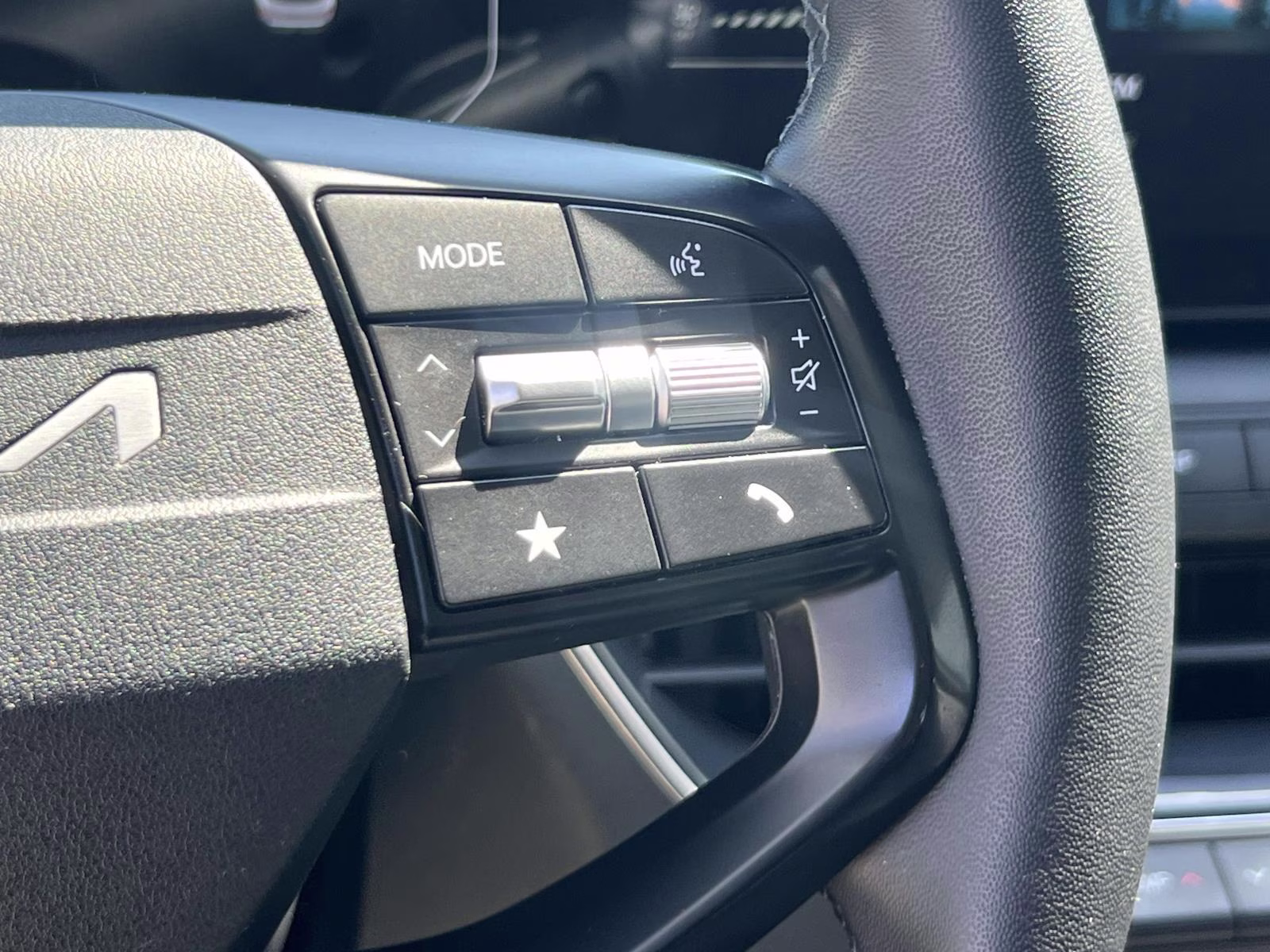 2025 White Kia K4 EX FWD Sedan