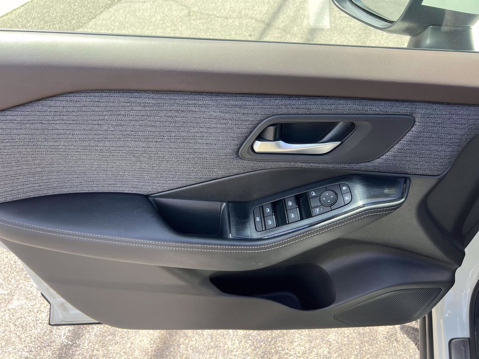 2023 White Nissan Rogue SV AWD SUV