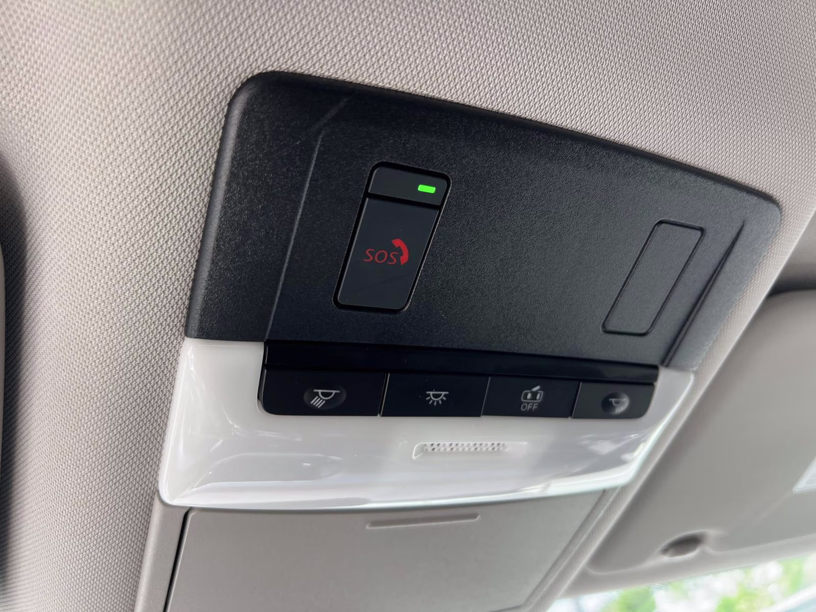 2023 White Nissan Rogue SV AWD SUV