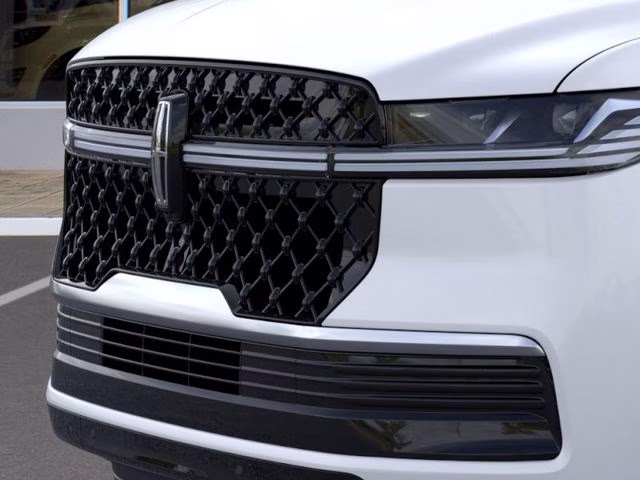 2026 Star White Metallic Tri-Coat Lincoln Navigator Reserve 4X4 SUV
