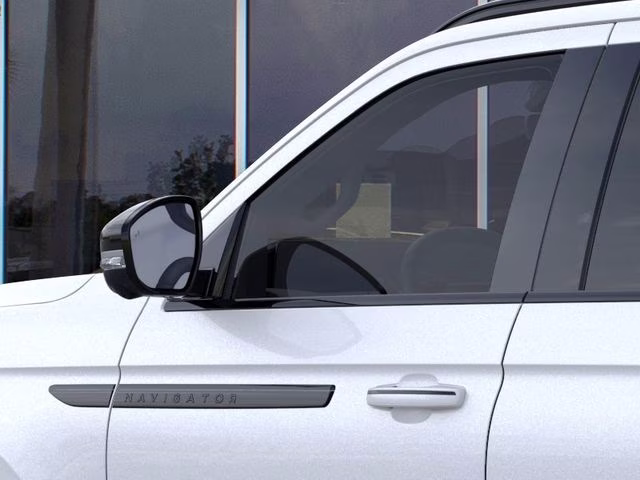 2026 Star White Metallic Tri-Coat Lincoln Navigator Reserve 4X4 SUV