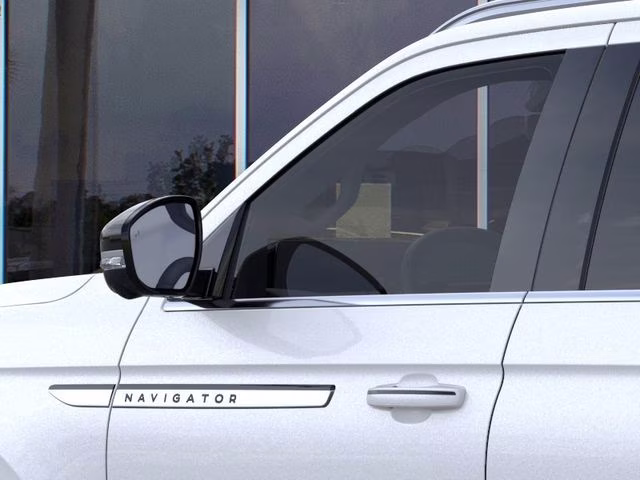 2026 Star White Metallic Tri-Coat Lincoln Navigator L Reserve 4X4 SUV