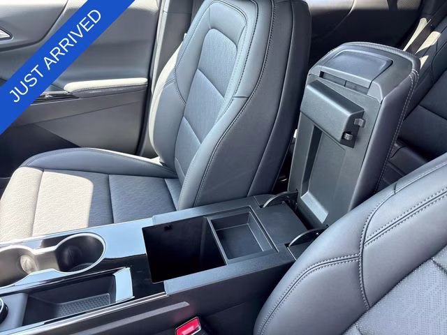 2026 Mosaic Black Metallic Chevrolet Equinox LT FWD SUV