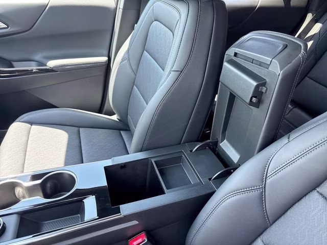 2026 Mosaic Black Metallic Chevrolet Equinox LT FWD SUV