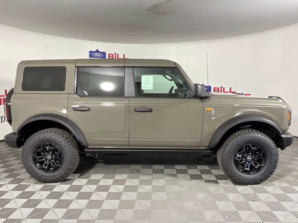 2026 Gray Ford Bronco Badlands 4X4 SUV