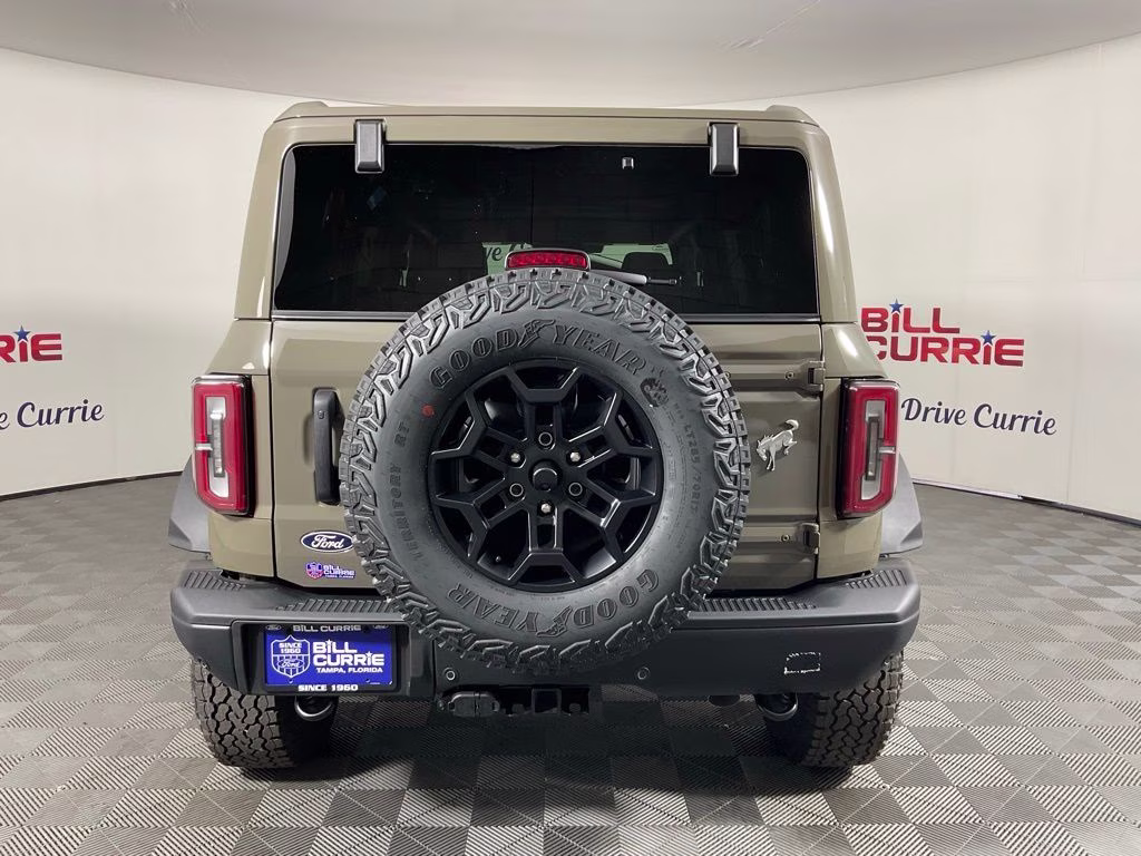 2026 Gray Ford Bronco Badlands 4X4 SUV