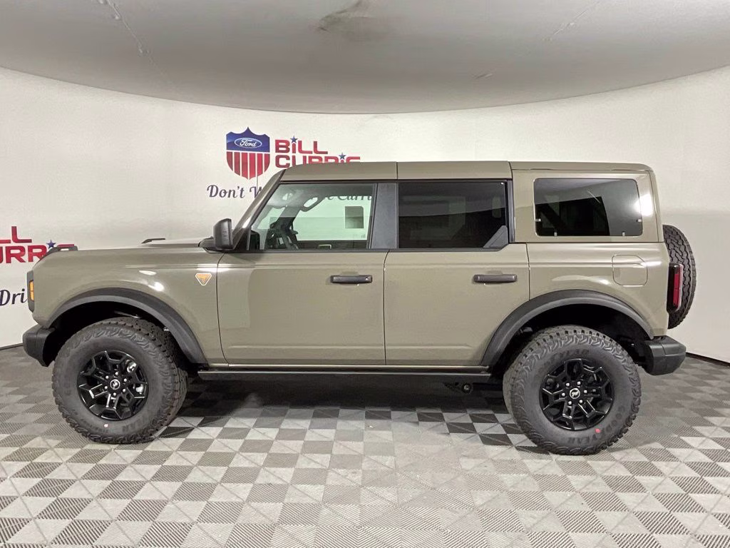 2026 Gray Ford Bronco Badlands 4X4 SUV