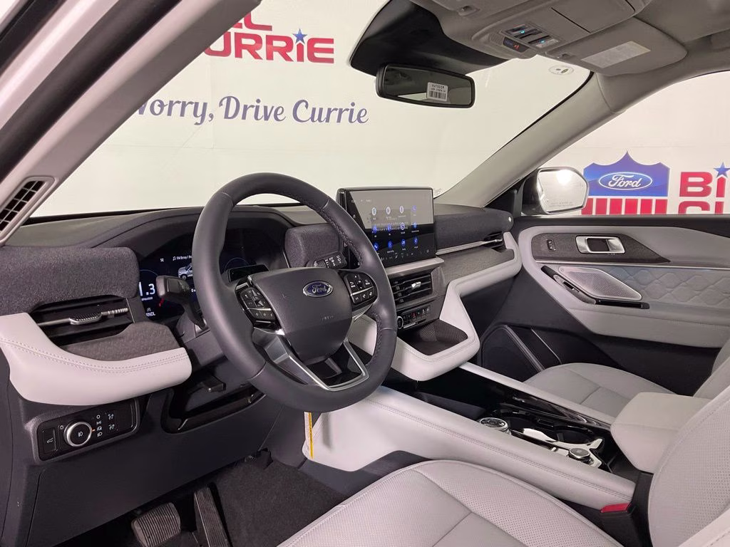 2026 White Ford Explorer Platinum 4X4 SUV