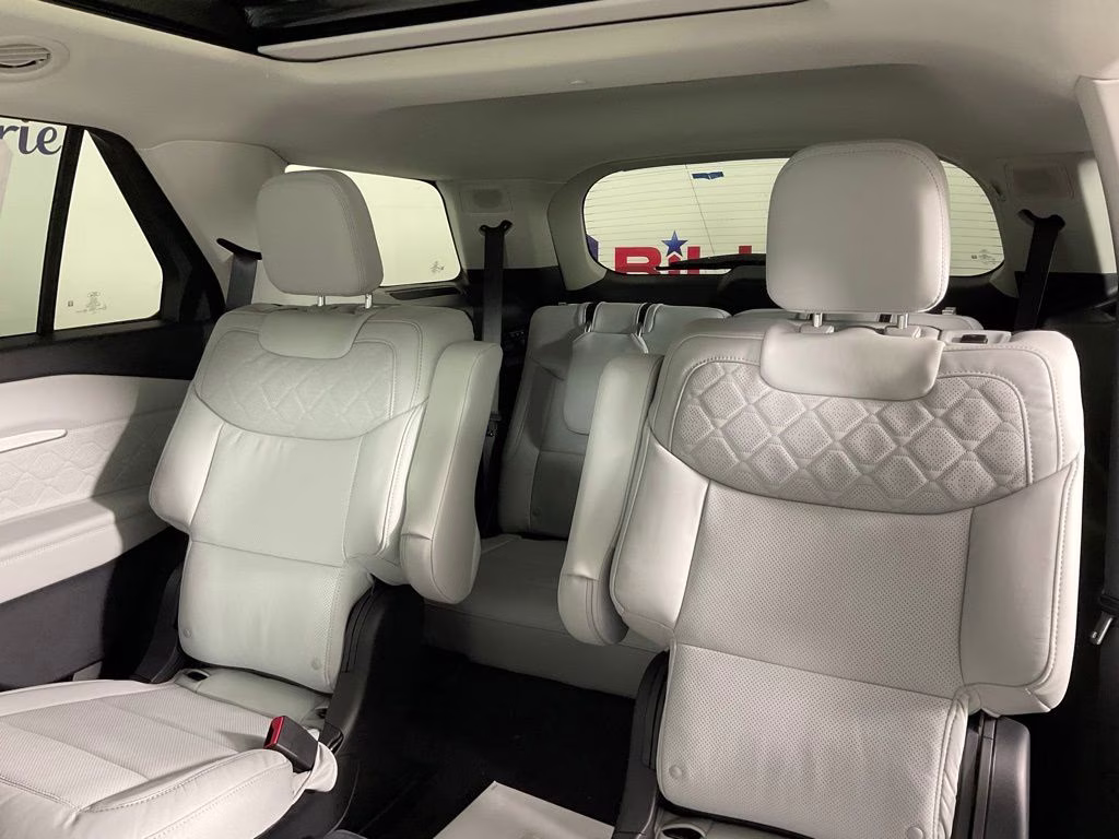 2026 White Ford Explorer Platinum 4X4 SUV