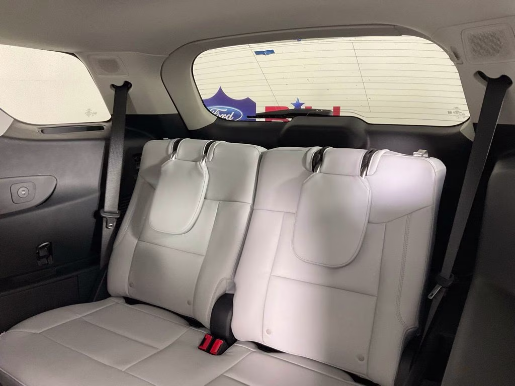 2026 White Ford Explorer Platinum 4X4 SUV