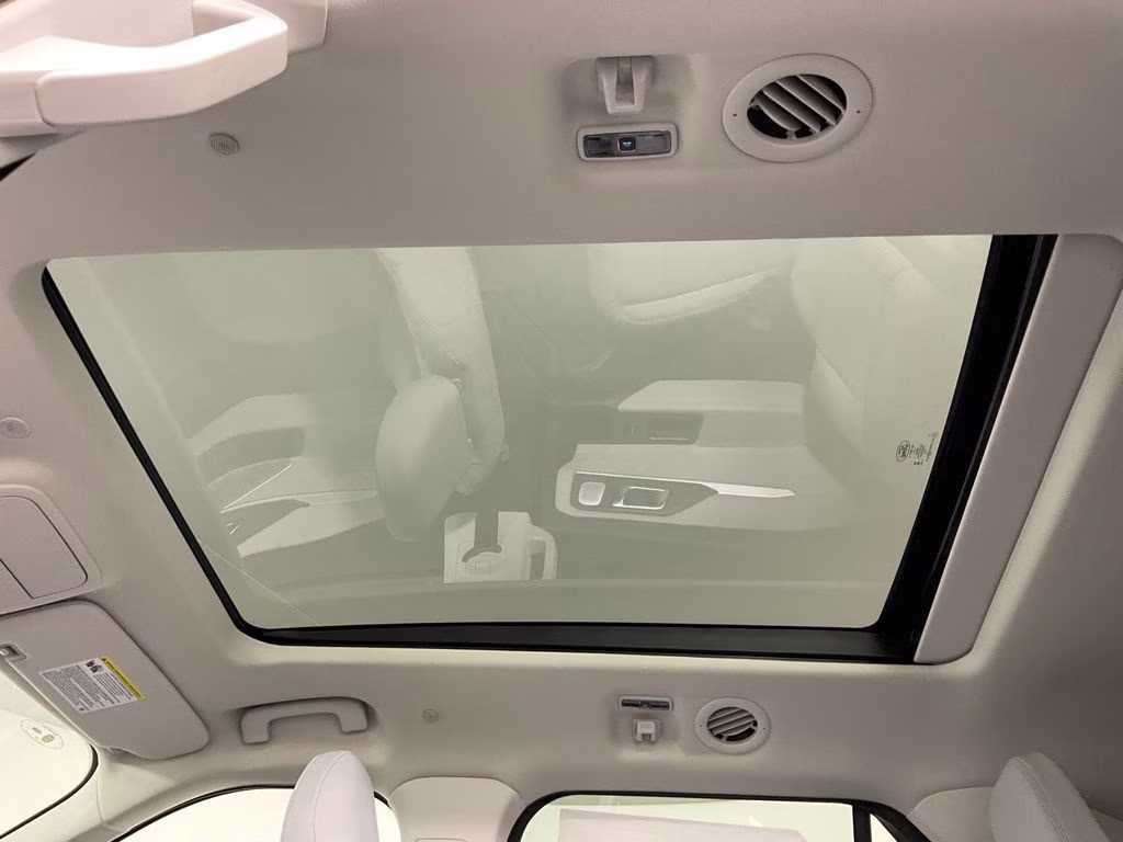 2026 White Ford Explorer Platinum 4X4 SUV
