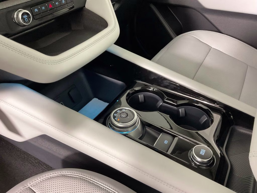 2026 White Ford Explorer Platinum 4X4 SUV