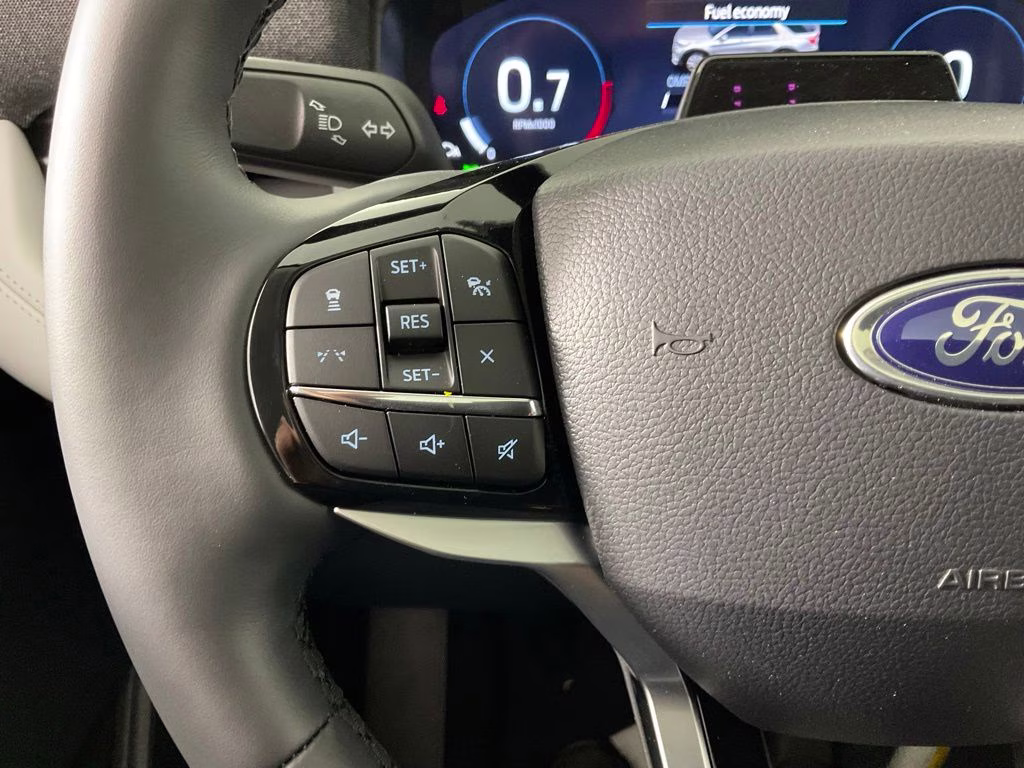 2026 White Ford Explorer Platinum 4X4 SUV