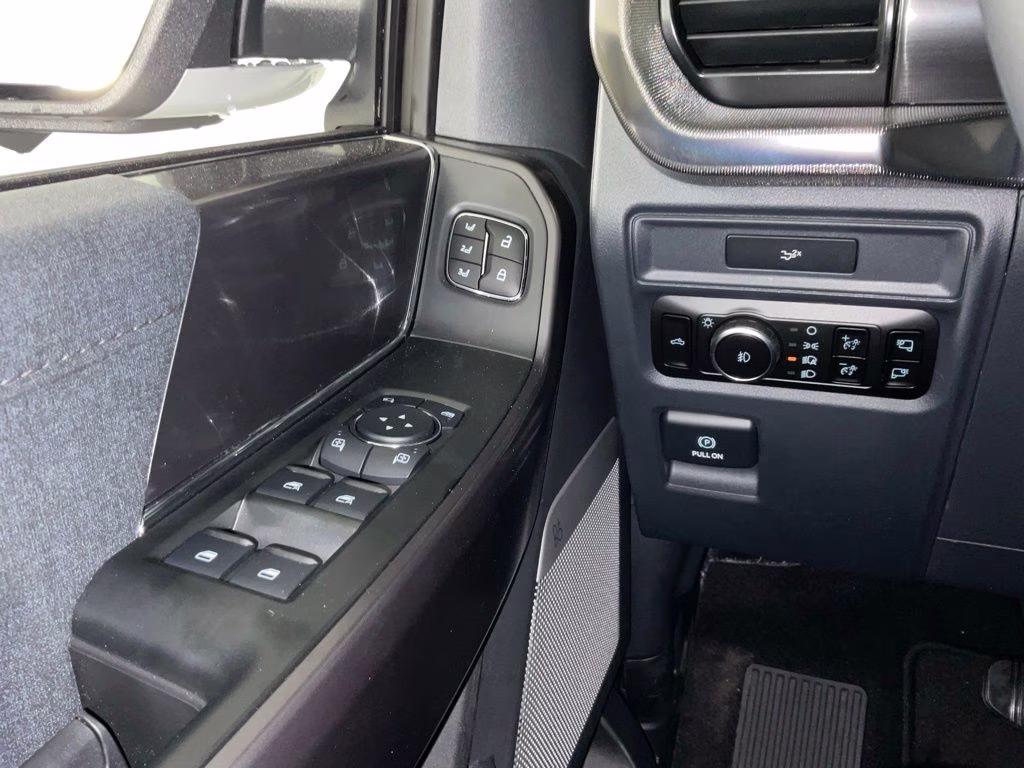 2026 Avalanche Ford F-150 Lariat 4X4 Truck