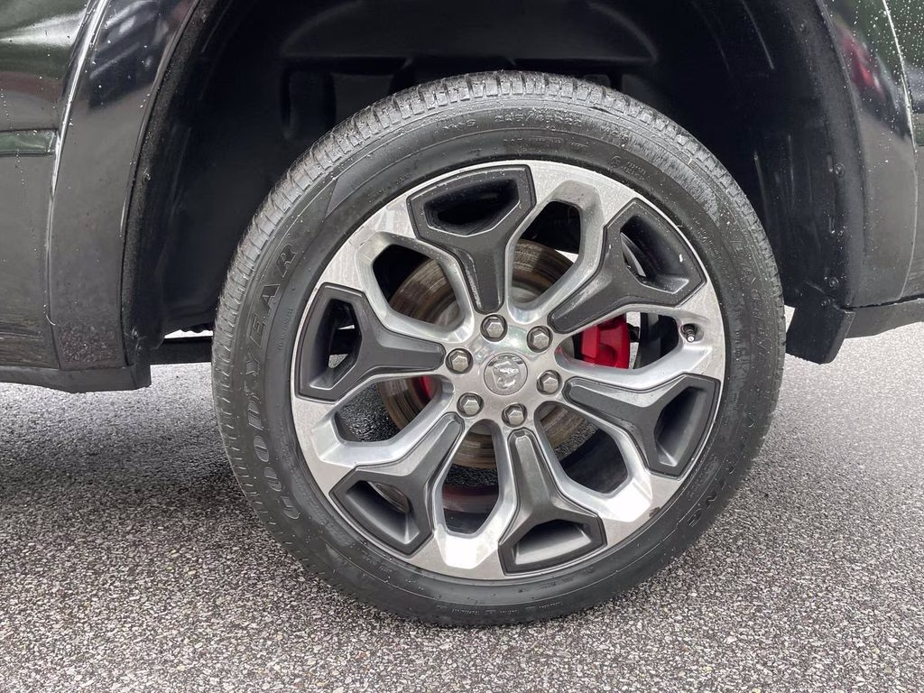 2023 Diamond Black Crystal Pearlcoat Ram 1500 Limited 4X4 Truck