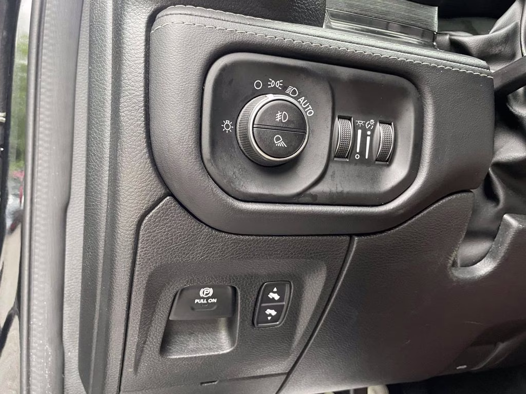 2023 Diamond Black Crystal Pearlcoat Ram 1500 Limited 4X4 Truck