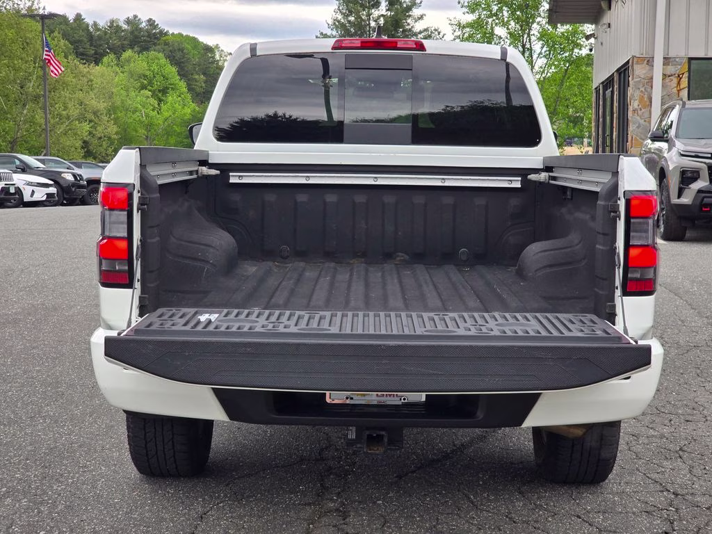 2024 Glacier White Nissan Frontier SV 4X4 Truck