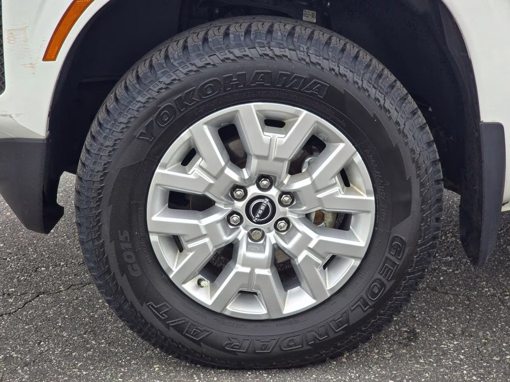 2024 Glacier White Nissan Frontier SV 4X4 Truck