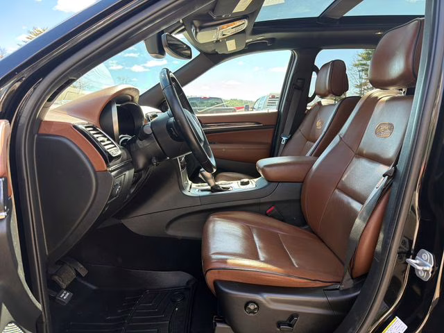 2020 Diamond Black Crystal Pearlcoat Jeep Grand Cherokee Overland 4X4 SUV