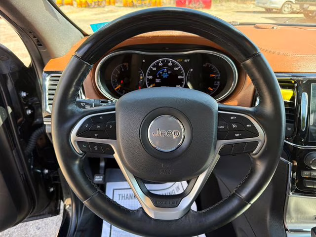 2020 Diamond Black Crystal Pearlcoat Jeep Grand Cherokee Overland 4X4 SUV