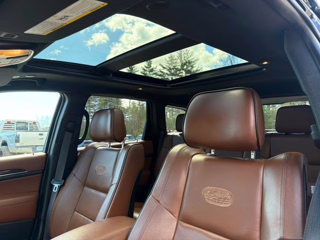 2020 Diamond Black Crystal Pearlcoat Jeep Grand Cherokee Overland 4X4 SUV