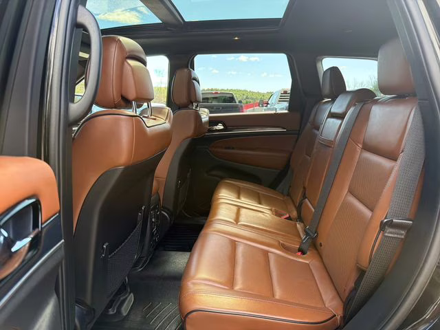 2020 Diamond Black Crystal Pearlcoat Jeep Grand Cherokee Overland 4X4 SUV