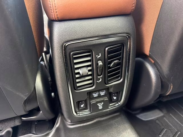 2020 Diamond Black Crystal Pearlcoat Jeep Grand Cherokee Overland 4X4 SUV