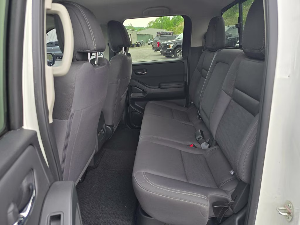 2024 Glacier White Nissan Frontier SV 4X4 Truck