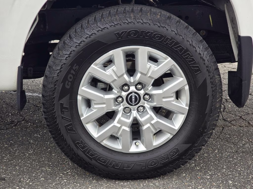 2024 Glacier White Nissan Frontier SV 4X4 Truck