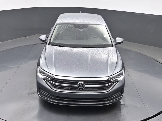 2022 Platinum Gray Metallic Volkswagen Jetta 1.5T SE FWD Sedan