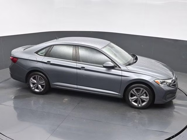 2022 Platinum Gray Metallic Volkswagen Jetta 1.5T SE FWD Sedan