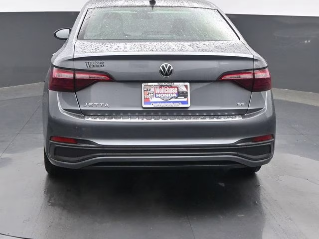 2022 Platinum Gray Metallic Volkswagen Jetta 1.5T SE FWD Sedan