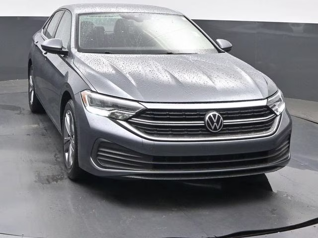 2022 Platinum Gray Metallic Volkswagen Jetta 1.5T SE FWD Sedan