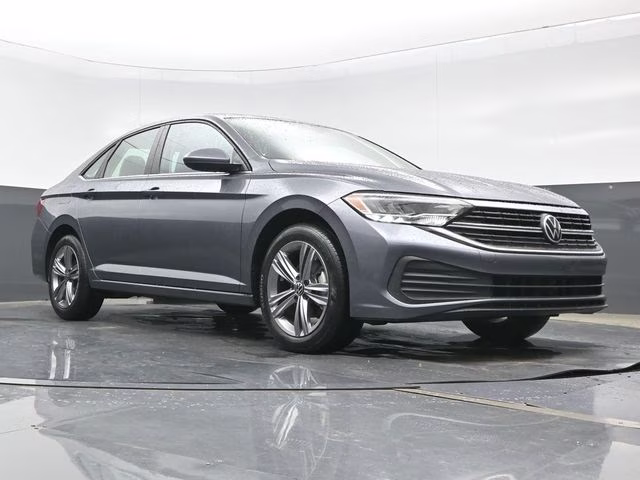 2022 Platinum Gray Metallic Volkswagen Jetta 1.5T SE FWD Sedan