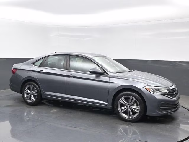 2022 Platinum Gray Metallic Volkswagen Jetta 1.5T SE FWD Sedan