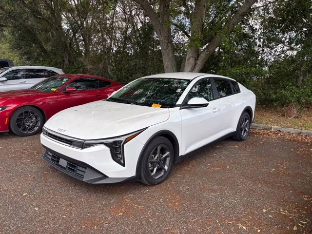 2025 Snow White Pearl Kia K4 LXS FWD Sedan