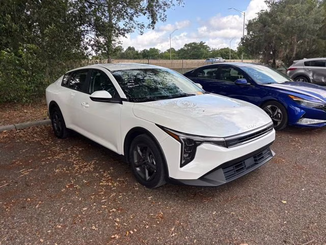 2025 Snow White Pearl Kia K4 LXS FWD Sedan
