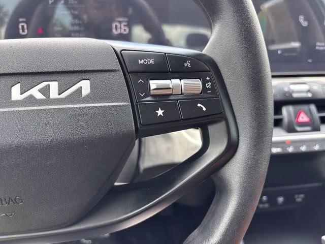 2025 Snow White Pearl Kia K4 LXS FWD Sedan