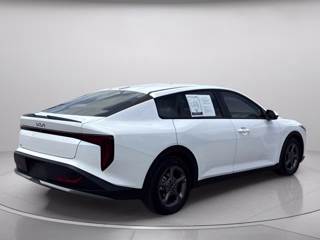 2025 Snow White Pearl Kia K4 LXS FWD Sedan