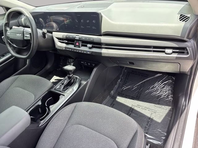 2025 Snow White Pearl Kia K4 LXS FWD Sedan