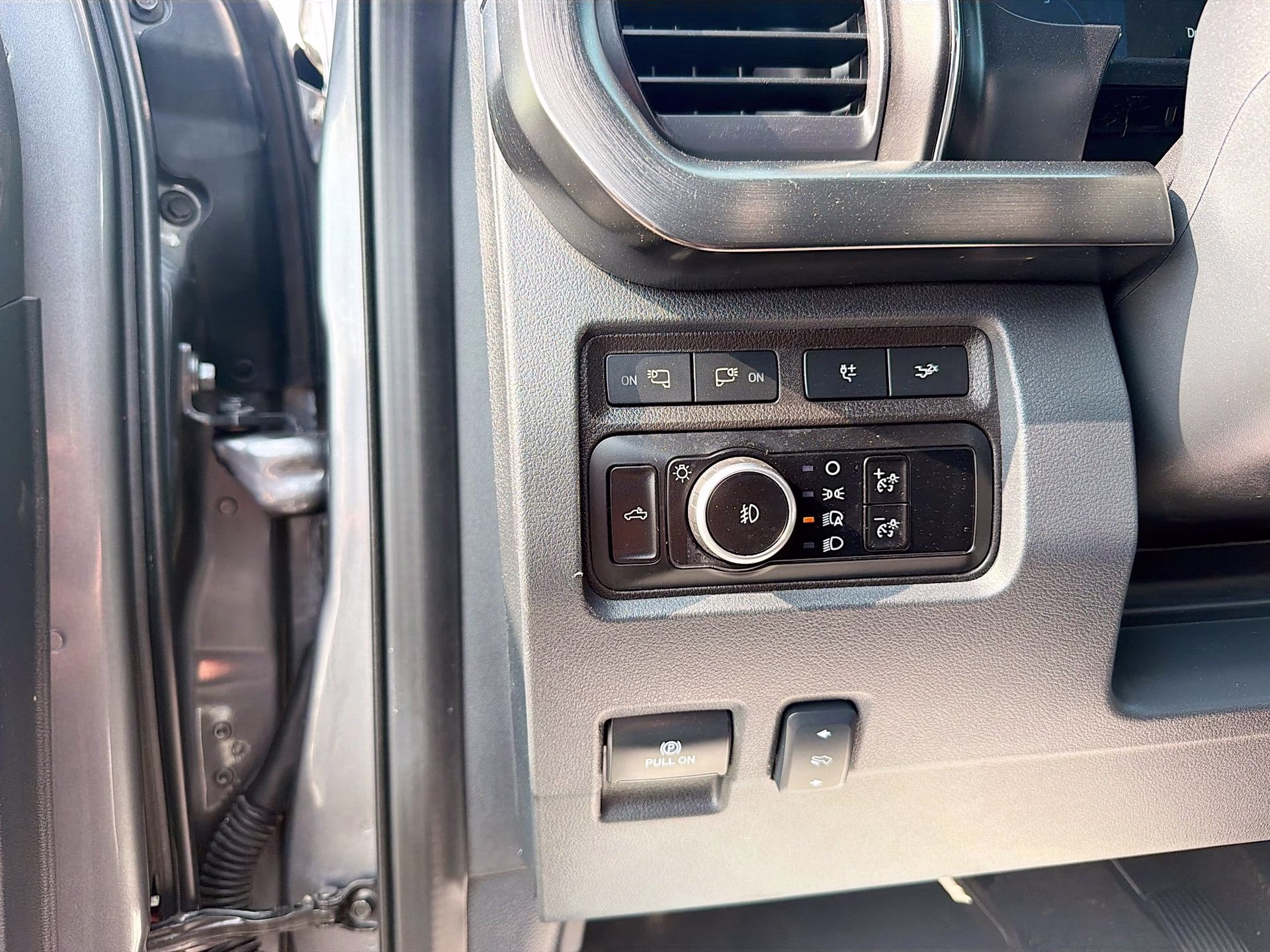 2024 Carbonized Gray Metallic Ford Super Duty F-250 SRW Lariat 4X4 Truck